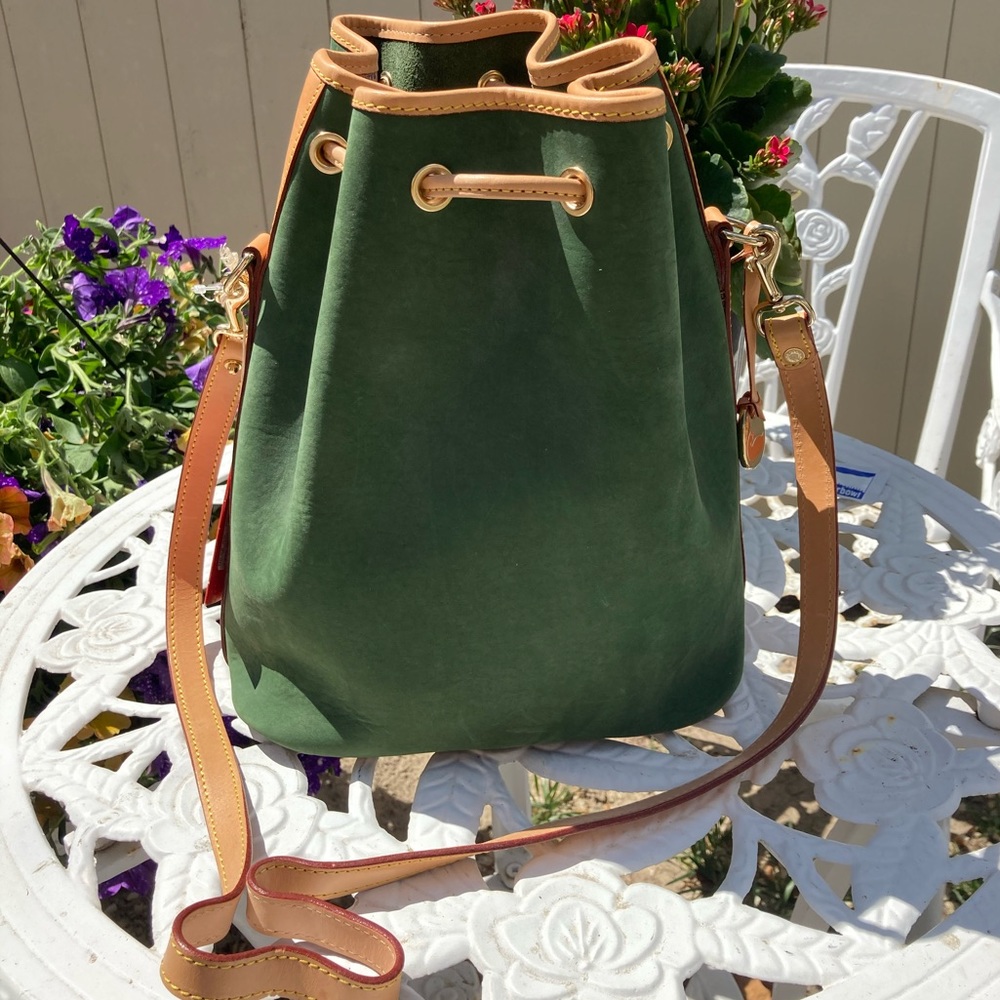 🎄GIFT IDEAS! Christmas 🎄 is coming! NWT Dooney & Bourke suede med drawstring - Picture 4 of 11